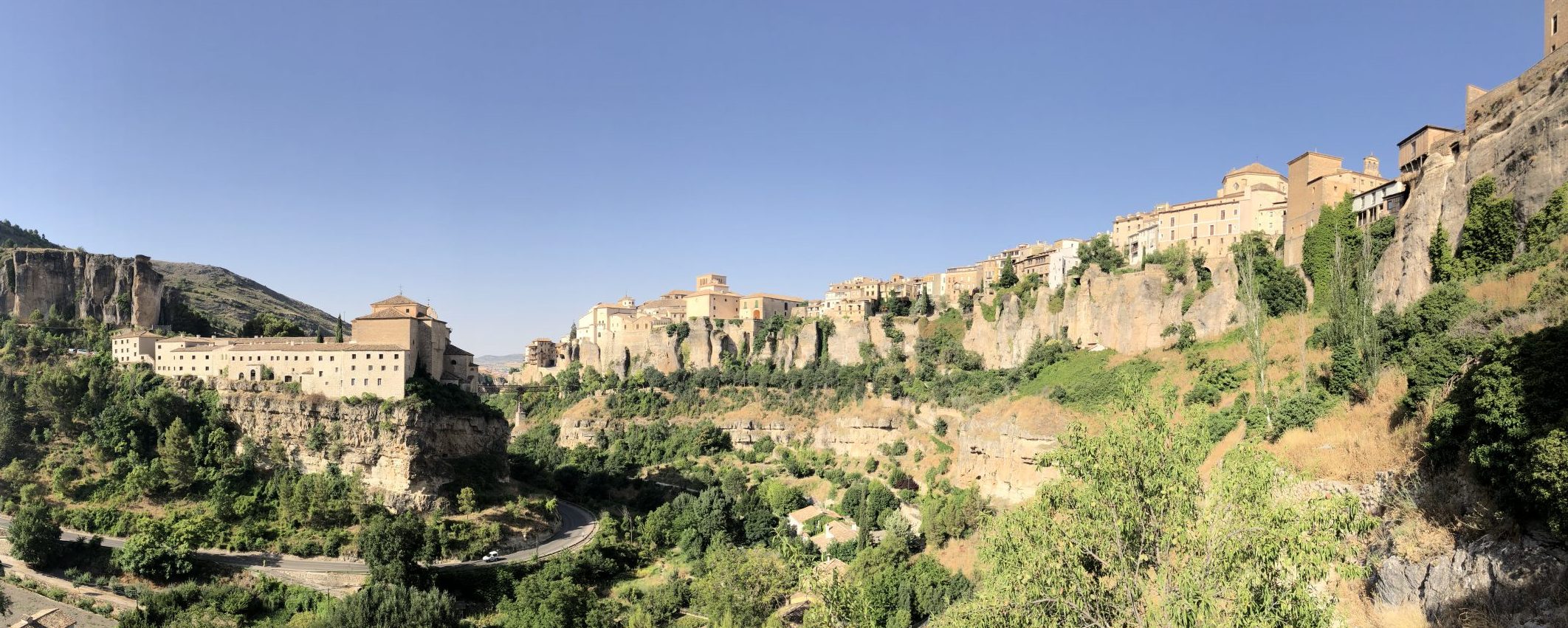 le brotan de súbito alas en el alma,